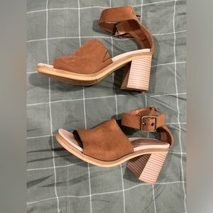 Tan heels size 8.5